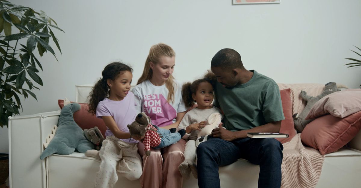Familia en su hogar